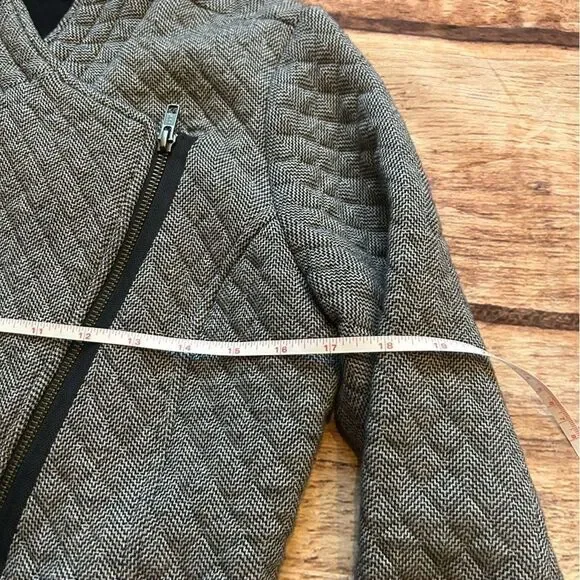 Women’s CAbi Quilted Herringbone Moto Jacket Size Small style # 3025 - Picture 4 of 6
